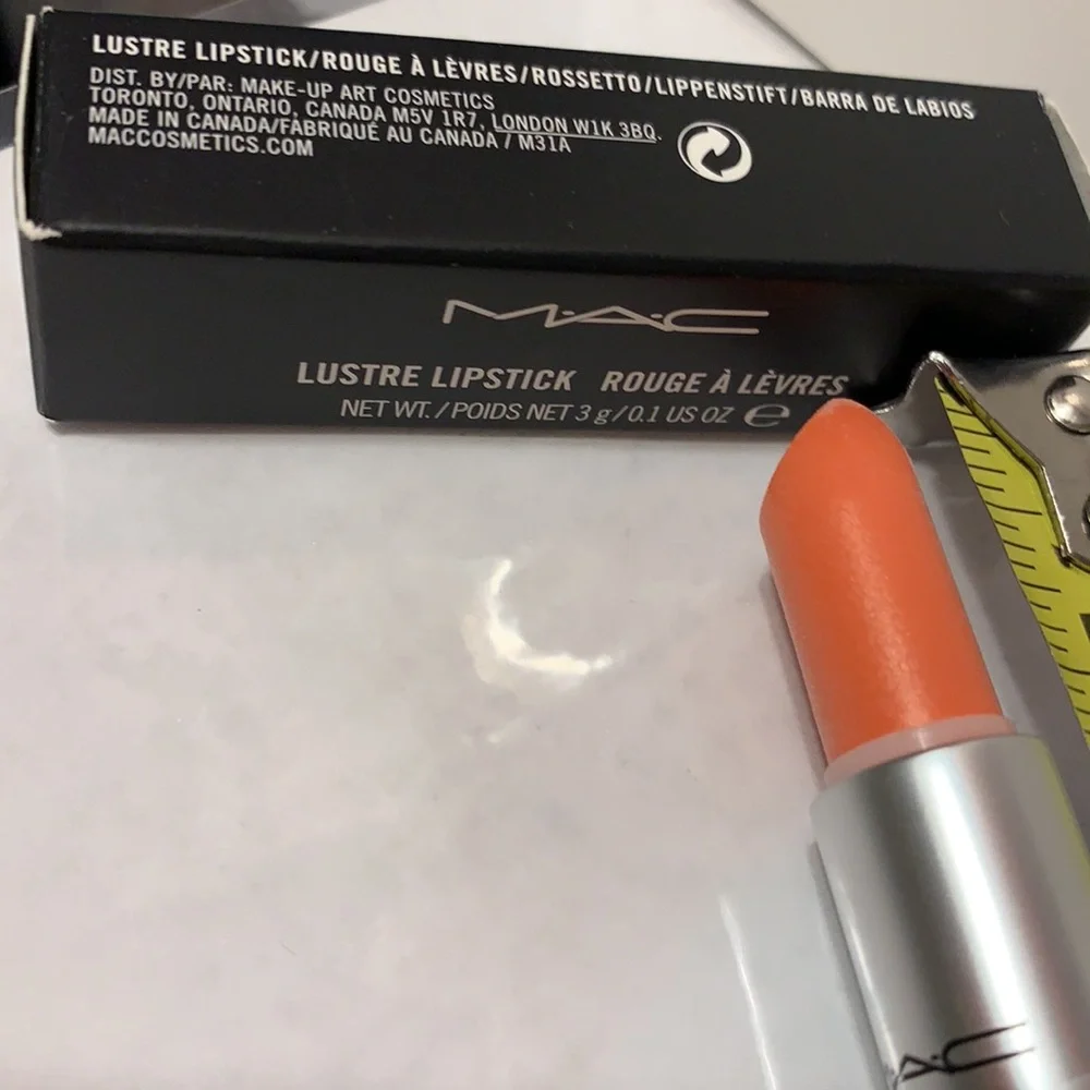 NEW MAC LIPSTICK RAZZLEDAZZLER A85  FULL SIZE NEW